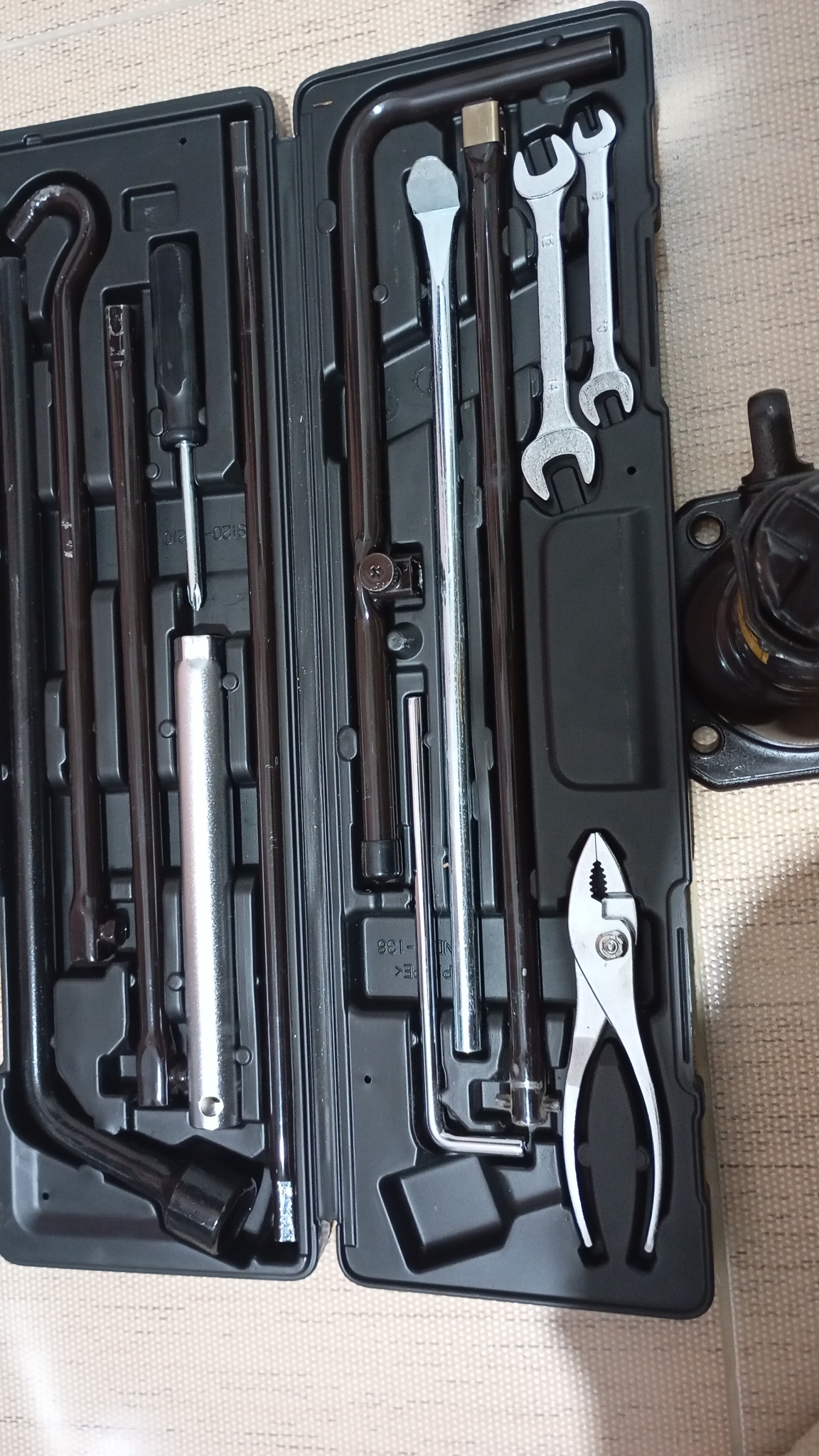 جک برندتیوتا وپک کامل جعبه ابزار پرادو همراه آچار - تصویر 6